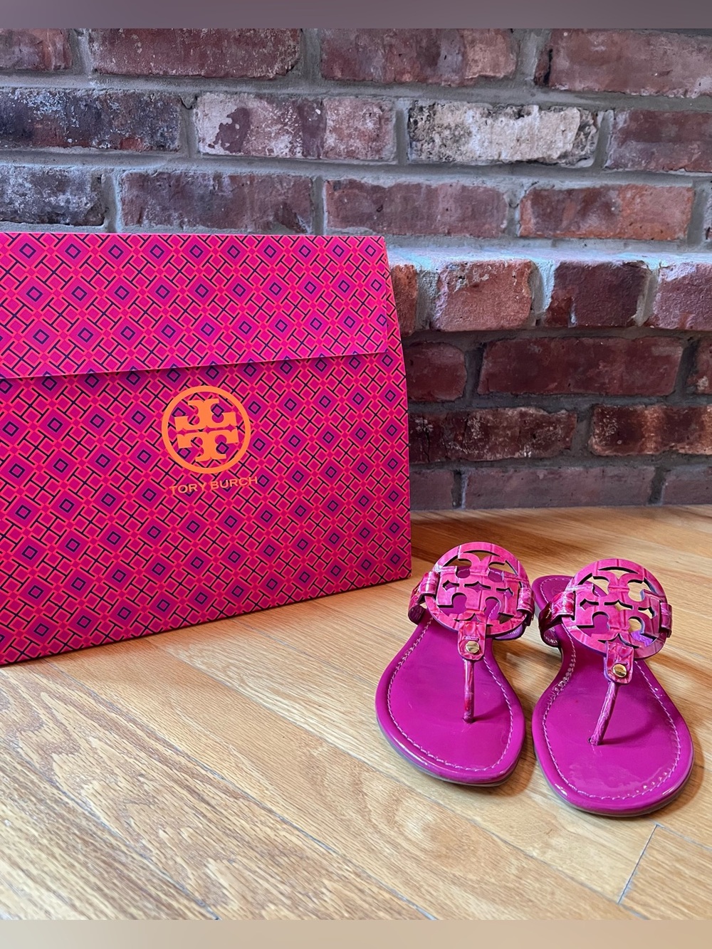 Tory Burch Party Fuchsia Croc Embossed Patent Leather Miller Sandals in